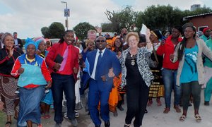 Huise al dansende ontvang